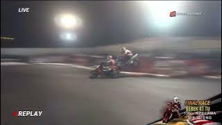 The fierce competition made this racer fly with his motorbike during the race‼️