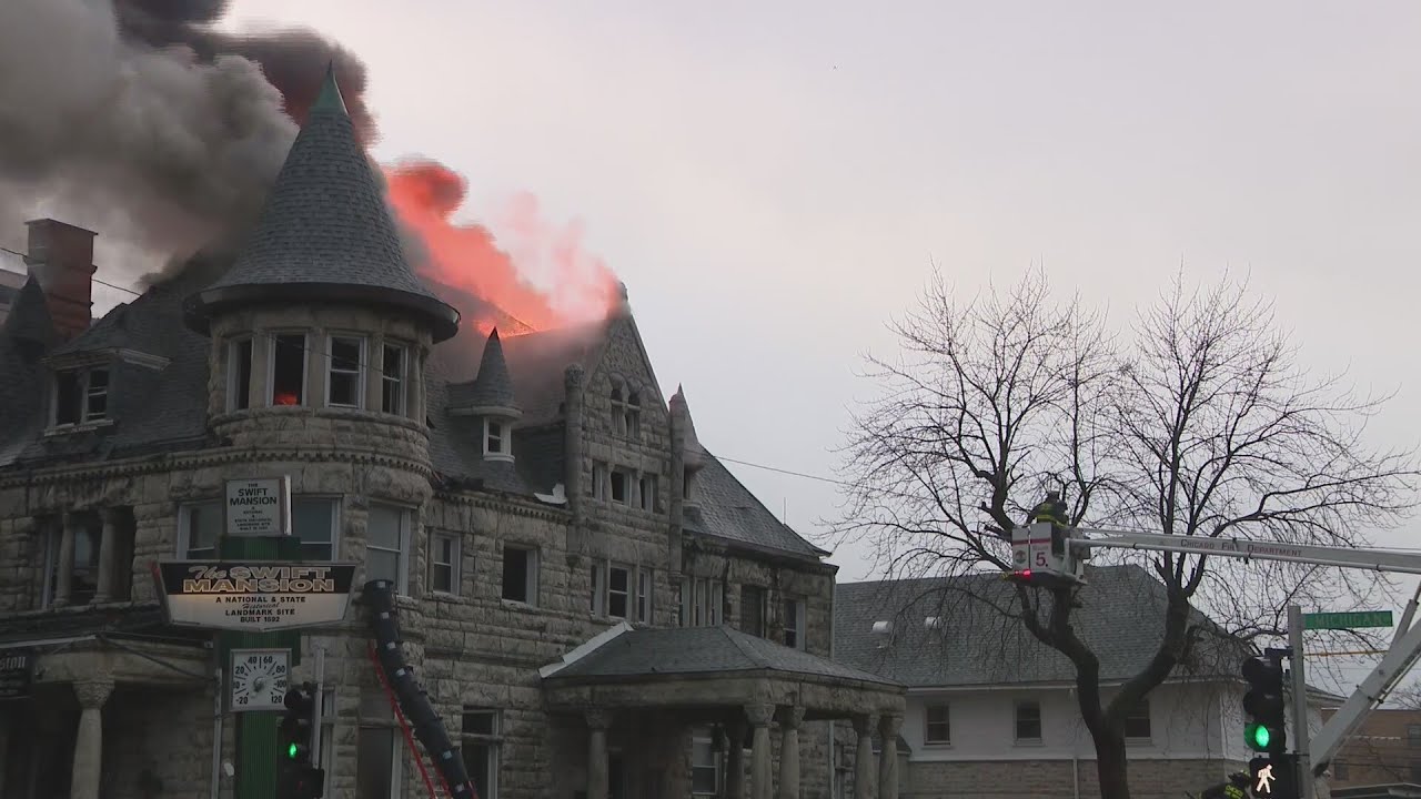 Fire rekindles at historic Swift Mansion in Chicago - YouTube