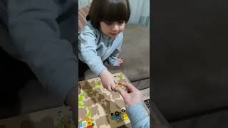 Çınar, Ali Babanın Çiftliği Yapbozunu Yapıyor. Ali Fathers Farm Puzzle.