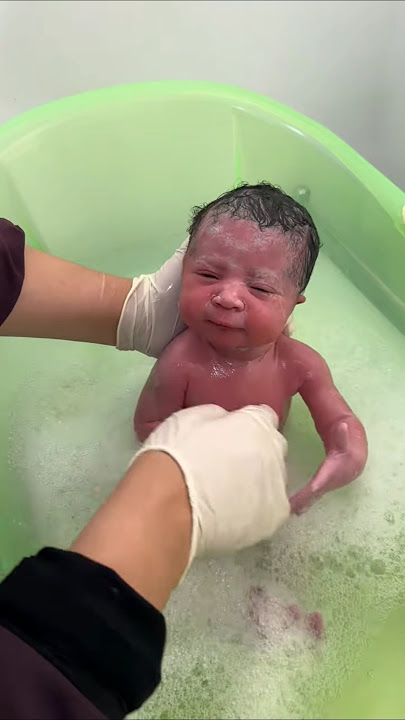 Refreshing cute baby 💘 #newbornbaby