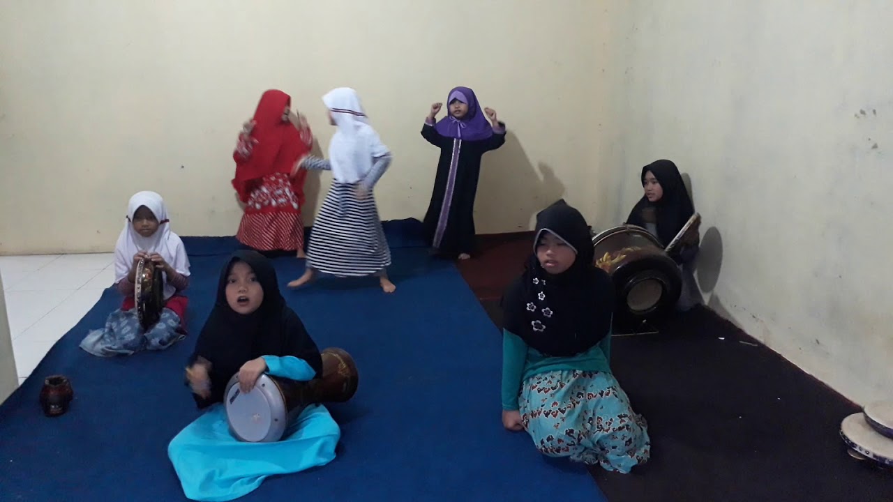 Sholawat Anak Anak Pondok Pesantren RAUDOTHUL BANNAT YouTube