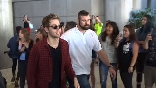 Download Lagu 5 Seconds Of Summer Have A Greeting Line At LAX MP3