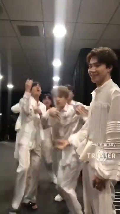 Halsey & BTS backstage dancing 😂