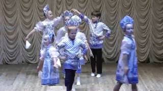 Детский танец «Русский сувенир» исполняют маленькие дети из Воронежа. Красивые костюмы.