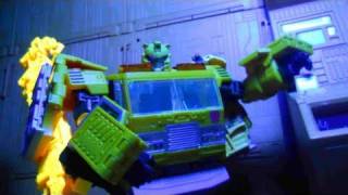 OPTIMUS PRIME reviews Grapple