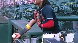 Ronald Acuña Jr de Bravos de Atlanta | Clip Hawaii de Maluma | #MLB #atlanta