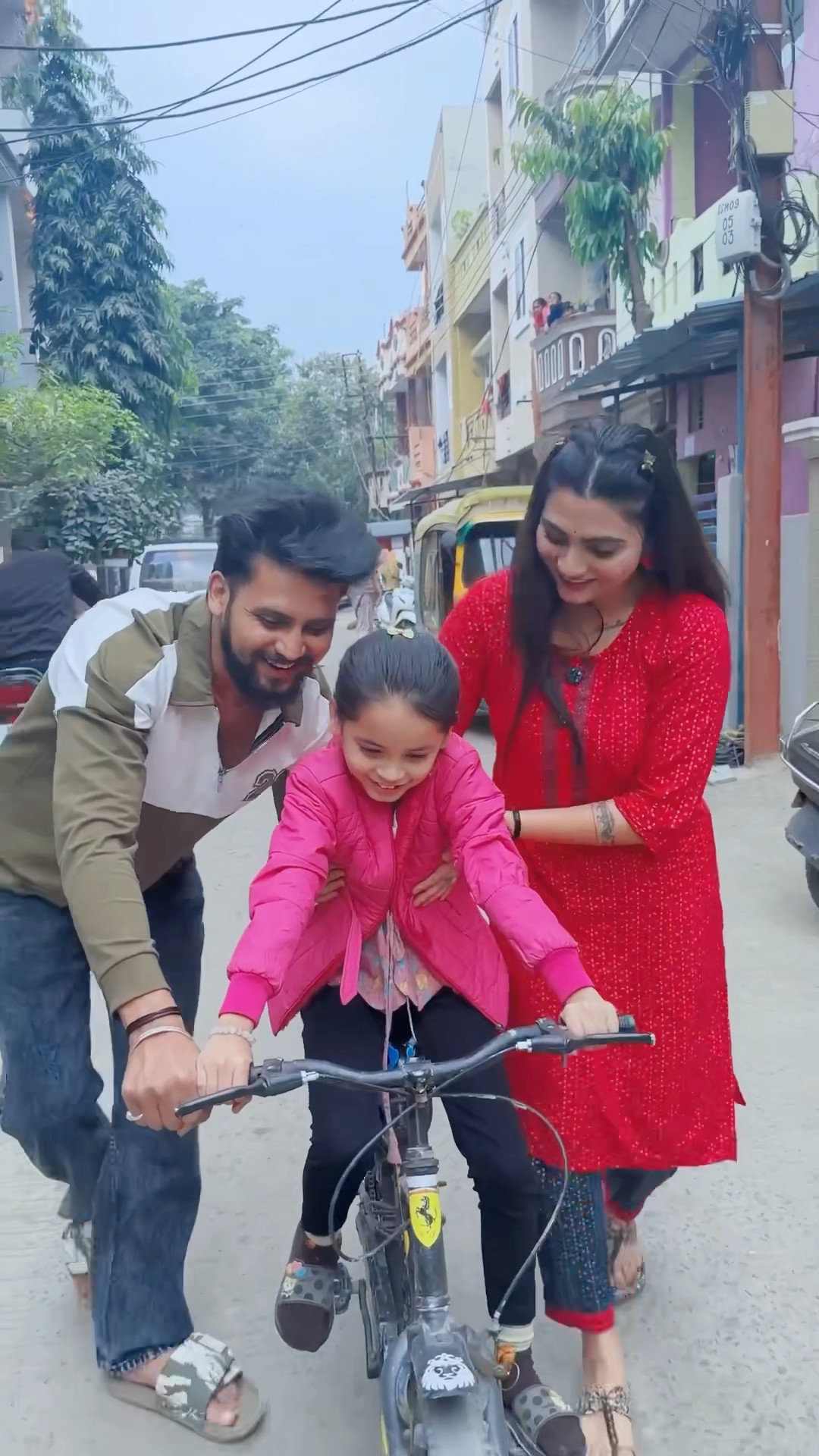 बच्चो की ख़ुशी के लिये माँ बाप कुछ भी कर सकते है❤️ #kajalsoni #sad #motivation #love #family
