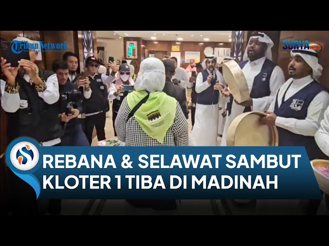 Jemaah Haji Indonesia 2024 Kloter 1 Disambut Rebana & Selawat saat Masuk ke Hotel di Madinah class=