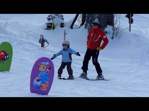 Video: Aracely Arambula Učí Své Děti Lyžovat