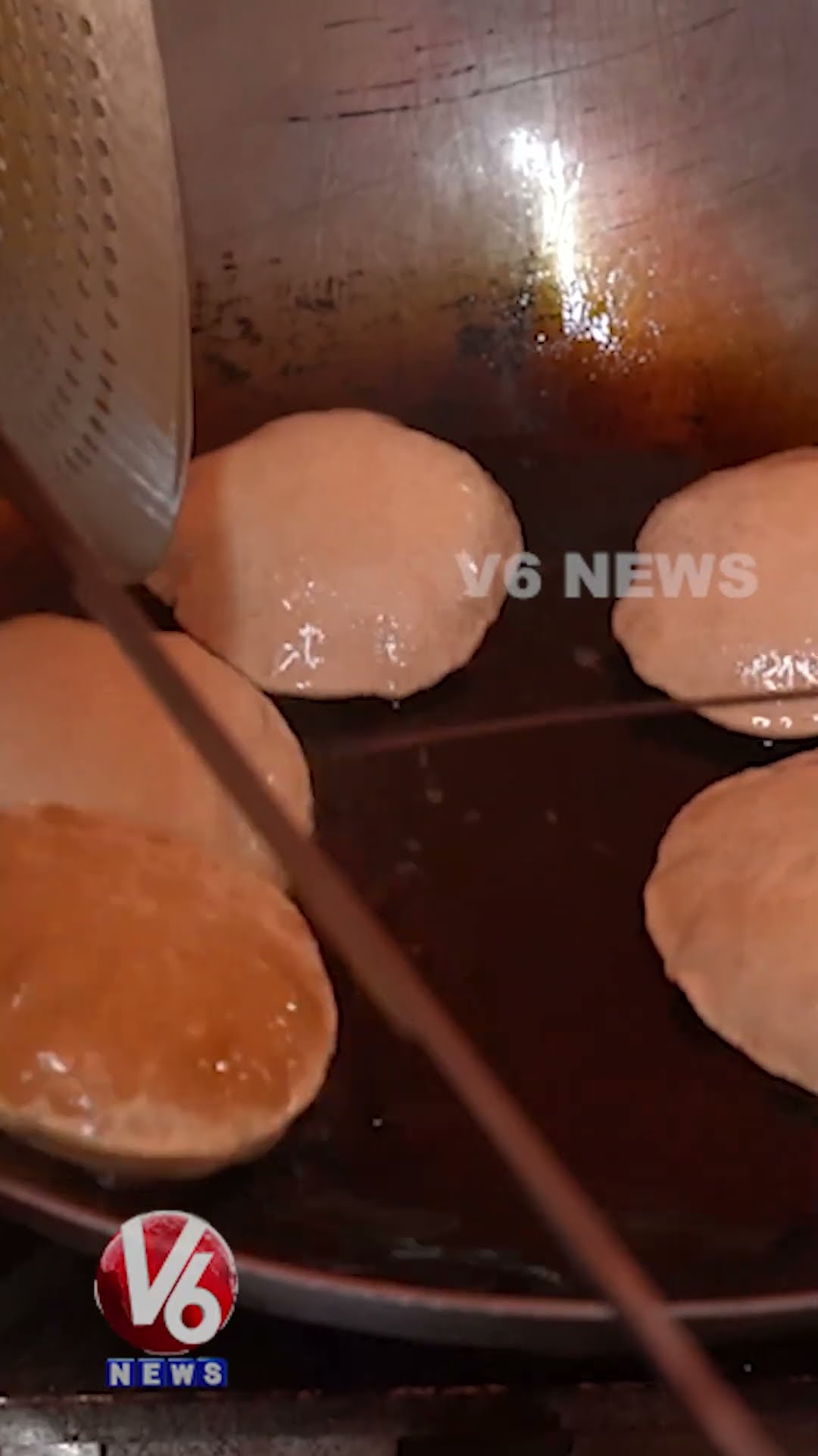 125 Year Old Ghee Puri And Malai Kalakand At Charminar | Hyderabad Food  | V6 News