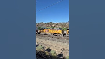Union Pacific train with a possible fire. Cajon Pass. #thatcurveguy