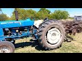 Rastreando La Tierra Con Un Tractor Ford 5000 y Una Rastra De Levante Agricola.