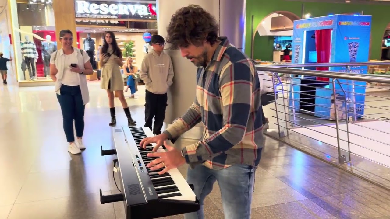Teclado de pilha no shopping