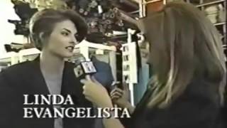 Linda Evangelista & Cindy Crawford Backstage Interview