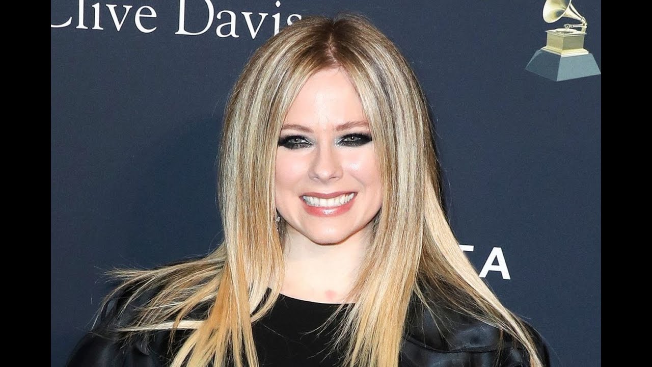 Avril Lavigne partners with real-life 'Sk8er boi' Tony Hawk in TikTok ...