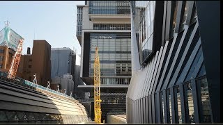 開業当日朝の渋谷スクランブルスクエアとホーム移設工事中の東京メトロ銀座線渋谷駅 2019年11月