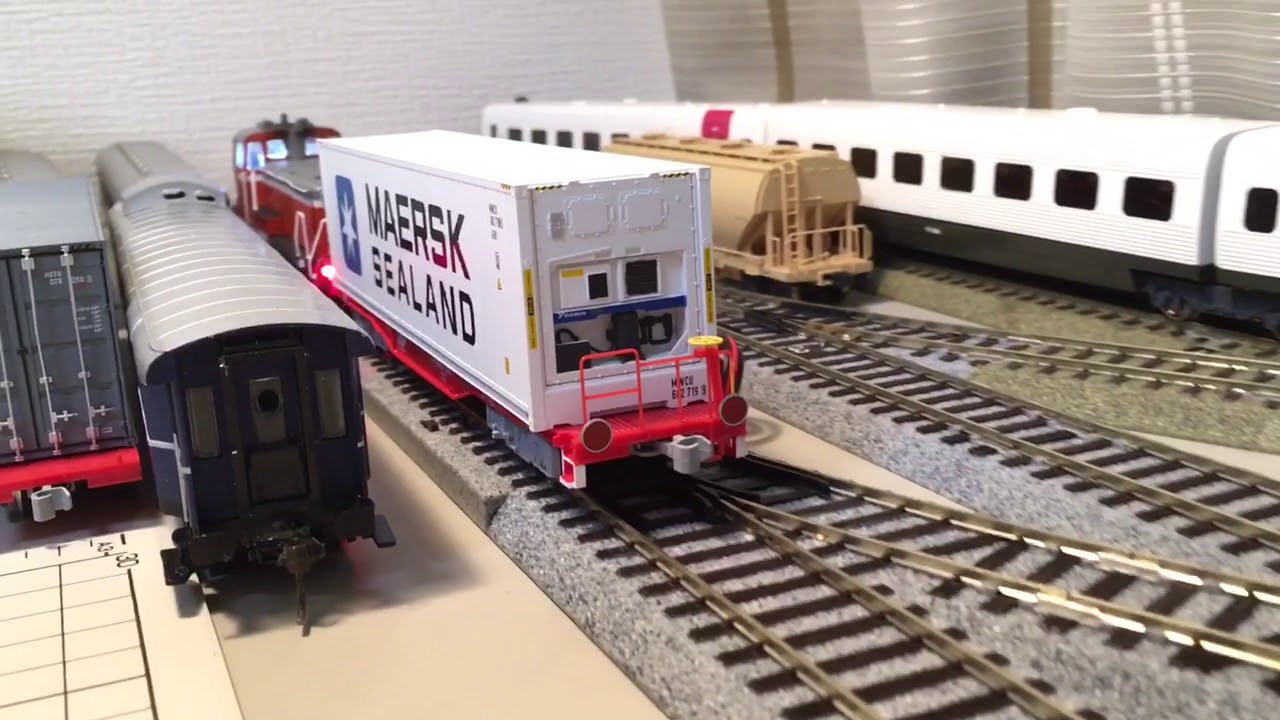 DE10 (KATO HO) with DCC sound (Digitrax SDH186MT) - YouTube