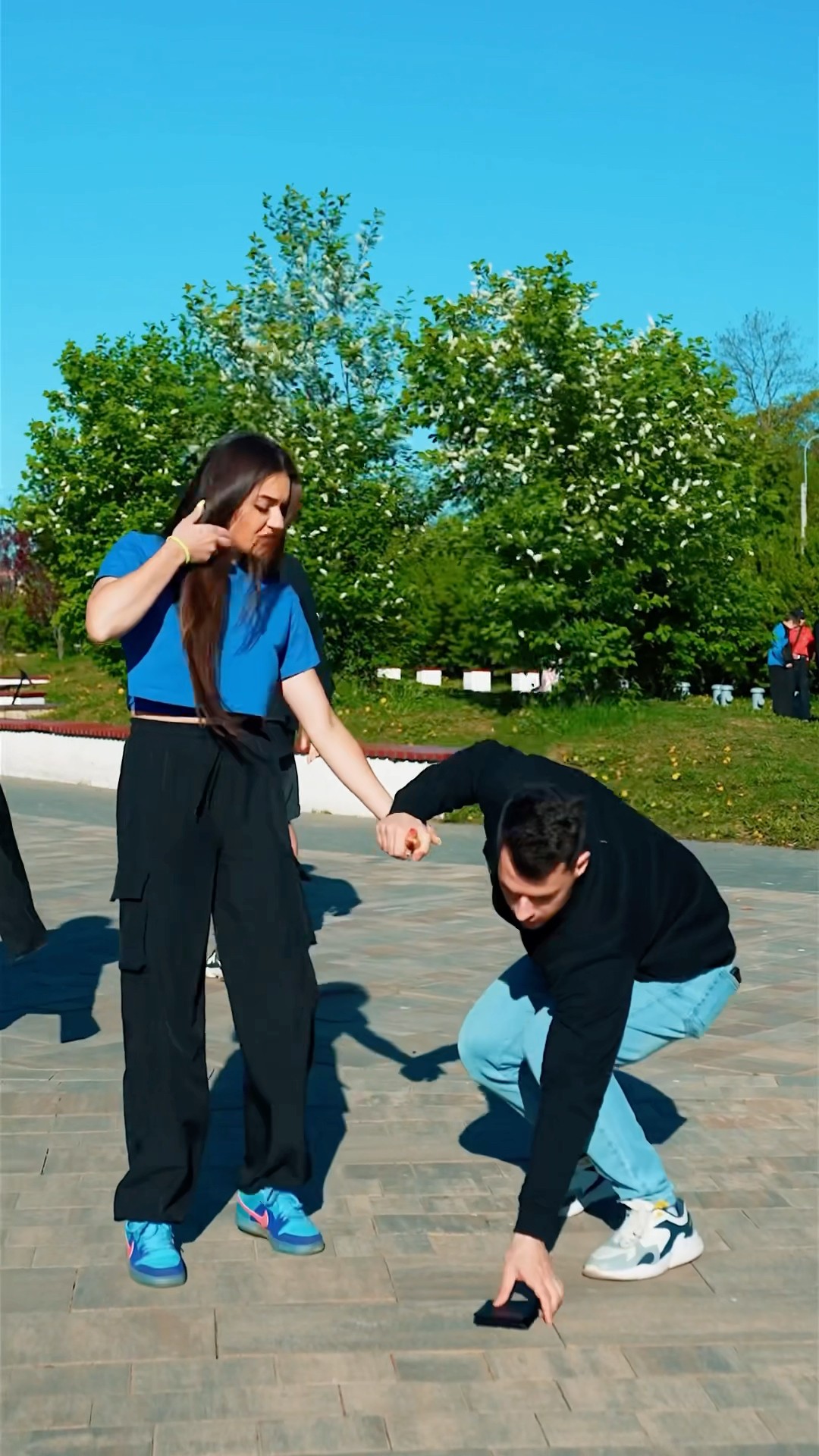 Dropping Wallet In Public Experiment: Unexpected Result? #kiryakolesnikov #prank #socialexperiment