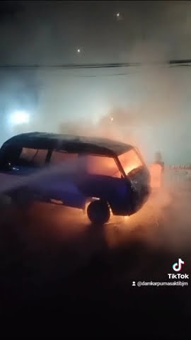 Mobil Terbakar Di Simpang 4 Barikin Kec. Haruyan Kab. Hulu Sungai Tengah Prov. Kalimantan Selatan