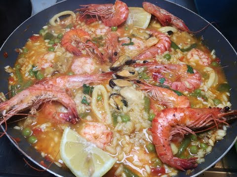 Video: Paella Con Frutti Di Mare E Pollo