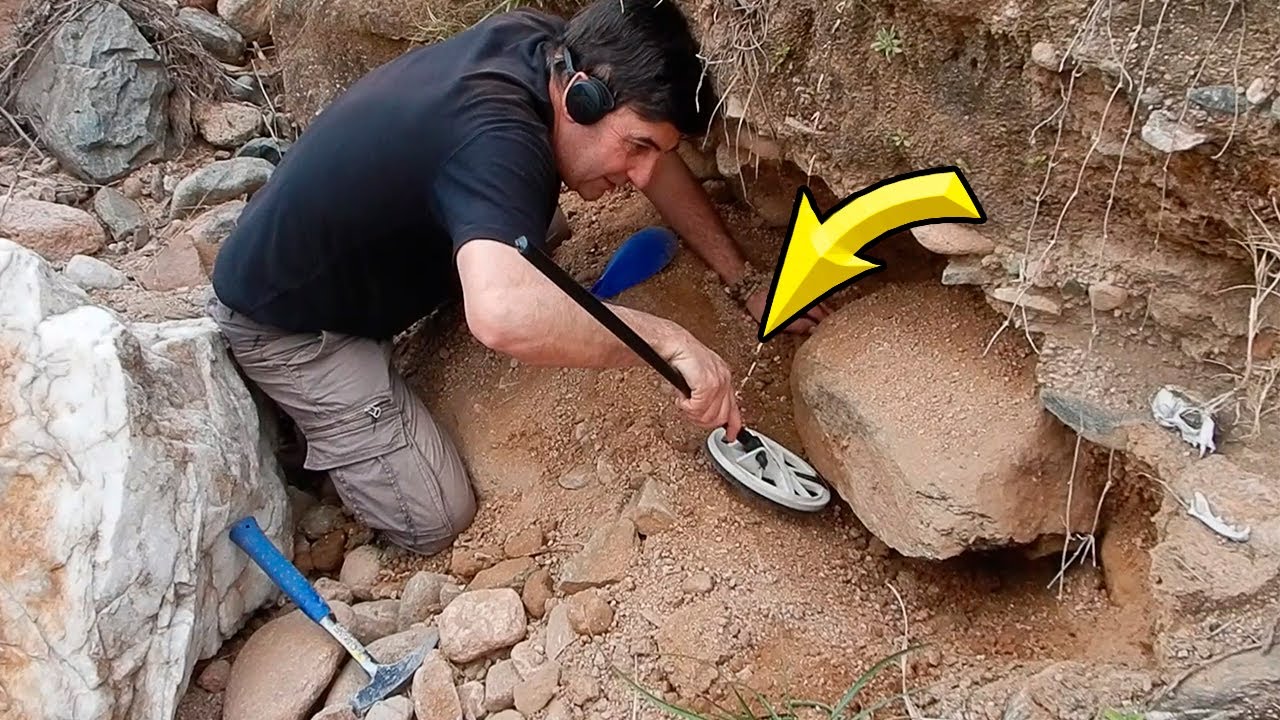 ¡BAJO ESTA ROCA un DEPOSITO de ORO! RECORD BREAKING  MY SECRET PLACE  bedrock prospecting