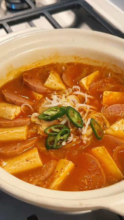 Rebusan spam dan tahu pedas khas Korea