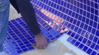 HOW TO TILE A SWIMMING POOL FLOOR USING THE ULTRASPREADER