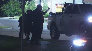 Raw: Man accused of selling stolen tailgates gets shot while talking with buyer, HPD says