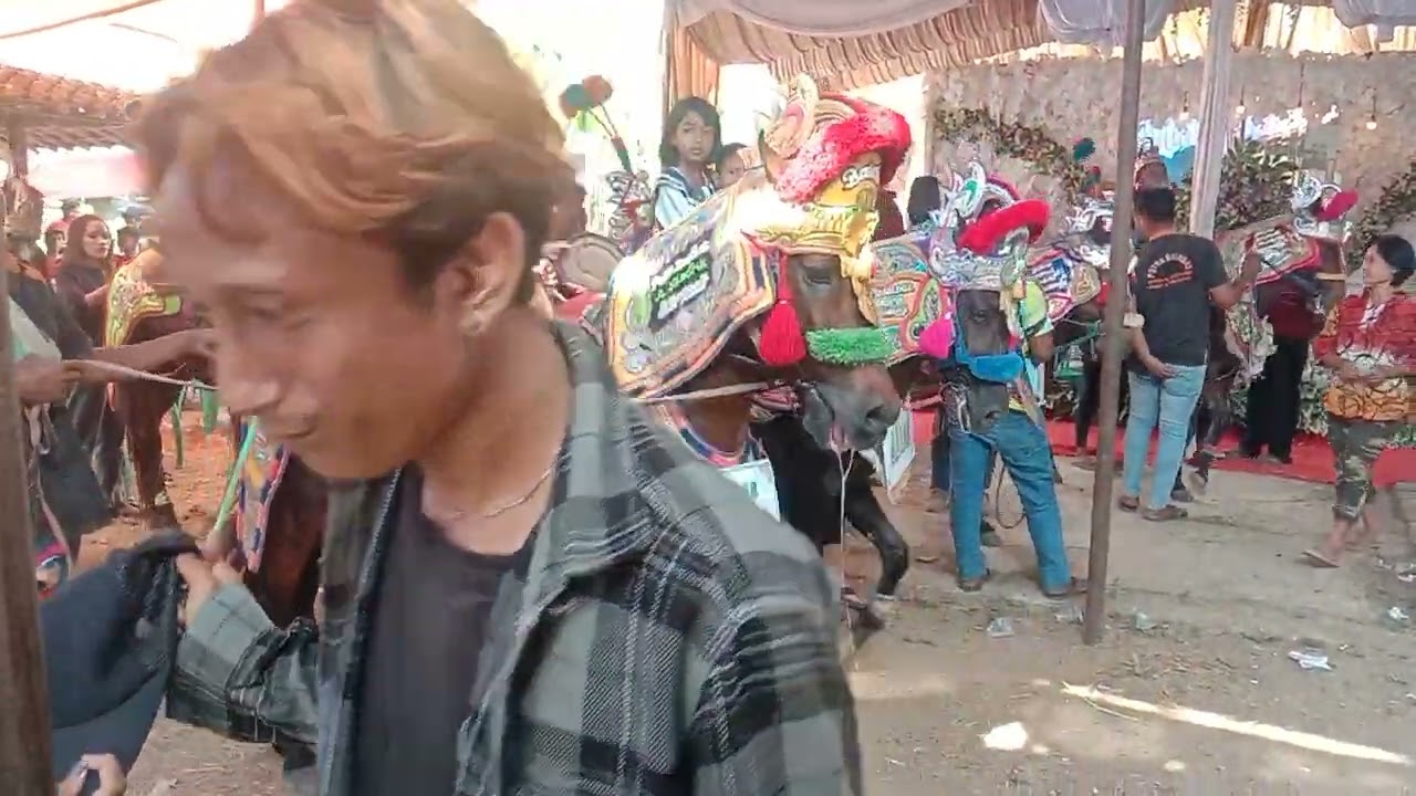 Bagja Diri Putra Balebat Group Main Di Desa Cidenok  