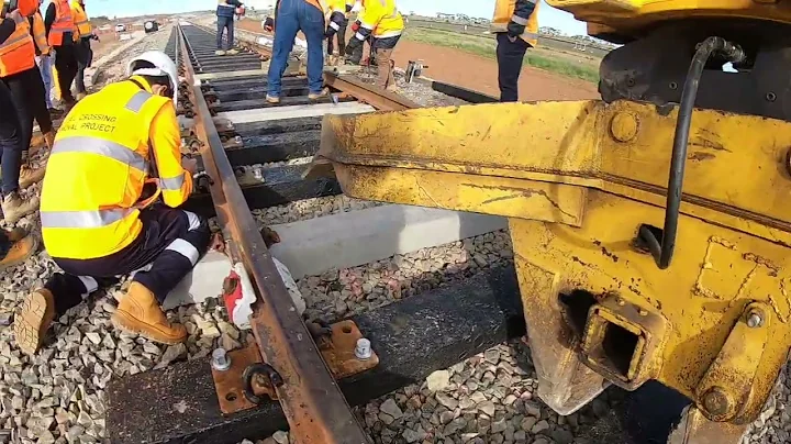 IR Duratrack Wyndham Vale Short v2