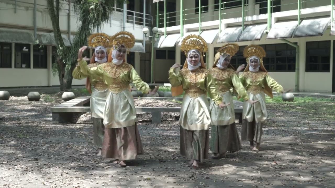 Tari Ijuk Mahasiswi AGH Fakultas Pertanian IPB (Penyanyi: M  Syukur feat Abby Yoeshoef)