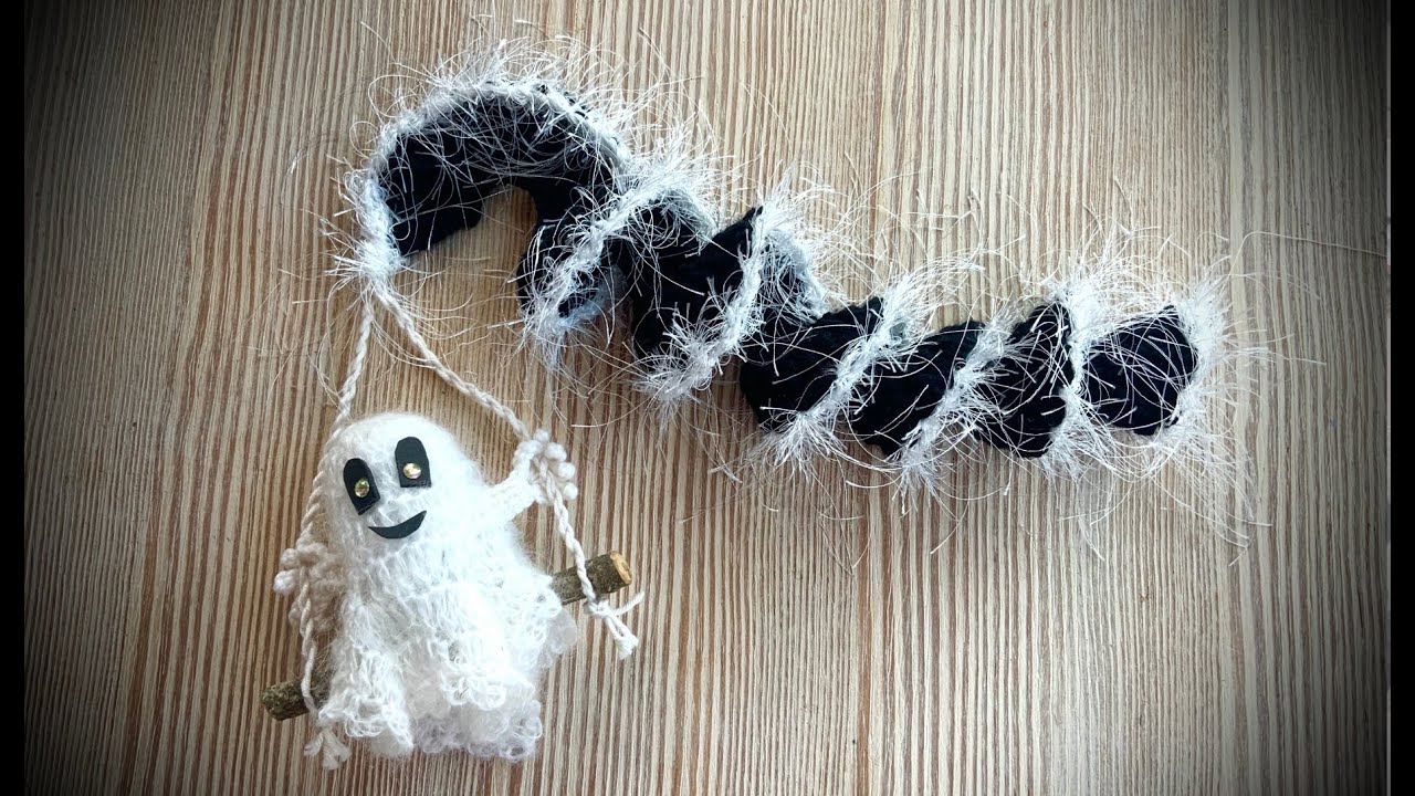 WINDSPINNER Gespenst auf Schaukel  #häkeln #petraperle #windspinner #weihnachten #helloween