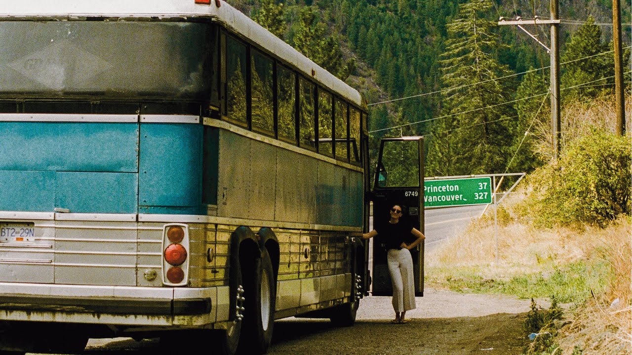 Descending into The Fraser  Valley - MCI MC-9 - DD 8v71