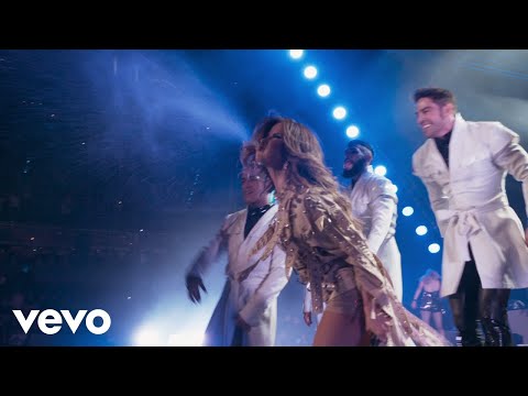 Gloria Trevi - Popurrí Desmadre (En Vivo Desde La Arena Ciudad De México)