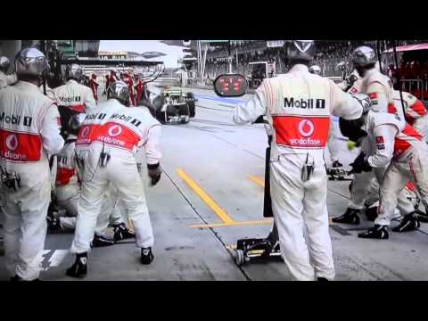 Lewis Hamilton stops at wrong pit stop  -  F1 Malaysian GP Malaisie 2013 - Sepang - F1Saison