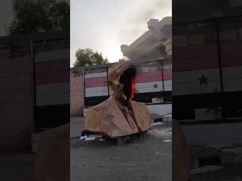 الله يلعن روحك يا حافظ يا حمار يا بشار الأسد الله يلعن روحكم الله ينصركم يا احرار سوريا ابلور