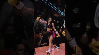 Karely Ruiz enntrando a su pelea contra Marcela Mistral… #ringroyale #karelyruiz #marcelamistral
