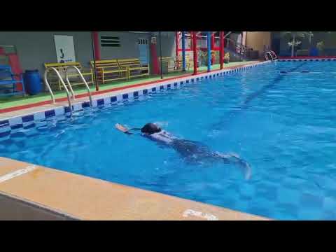 PRAKTEK RENANG (MATKUL KESAMAPTAAN) 4B PGSD UVBN