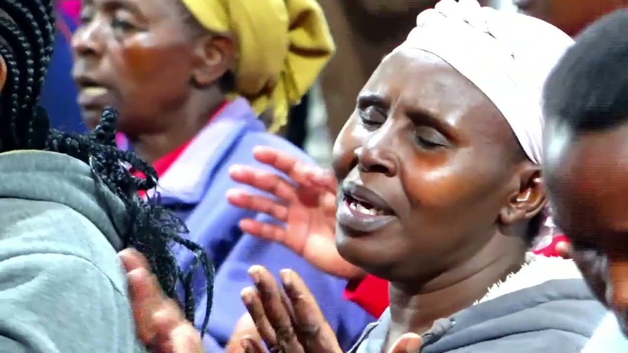 Soaking Worship Leading Into Quiet, Intimate Prayer