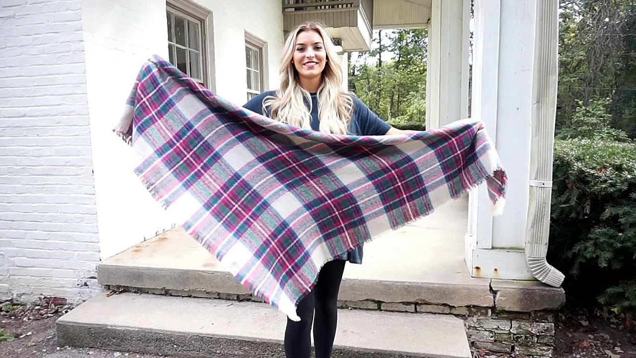 4 Ways to Wear a Blanket Scarf 