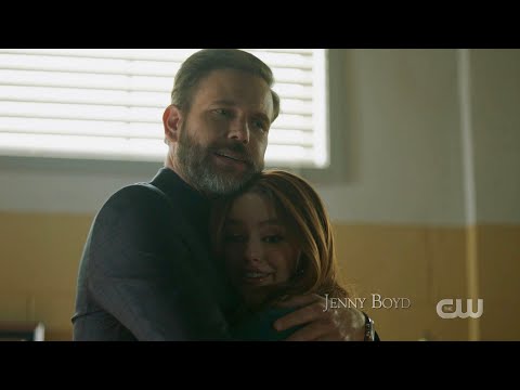 Legacies 2x07 Alaric Hugs Hope “I am happy to have you back\