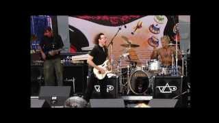 Steve Vai - (2004) I'm The Hell Outta Here [from "Crossroads Guitar Festival"]