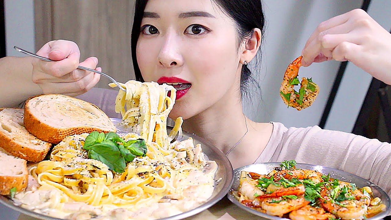 치킨알프레도파스타 새우감바스 리얼사운드먹방 / Chicken Alfredo Creamy Pasta with Gambas al Ajillo Mukbang