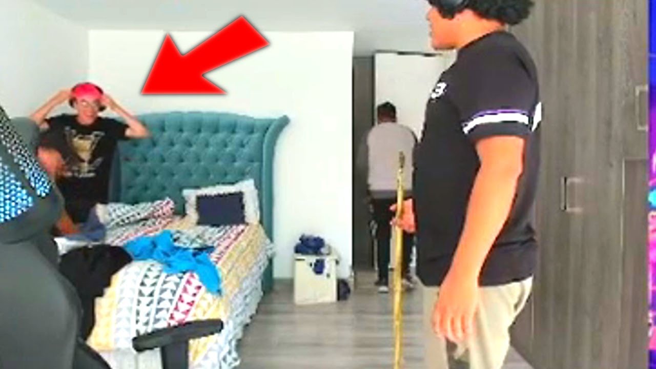 Buti y Gloglo se esconden y asustan a Macarius :v