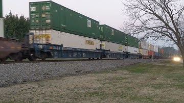 NS 265 LEAD BY GE AC44C6M.GE-9. BNSF GE ES44DC THROUGH TAYLORS AT DUSK!