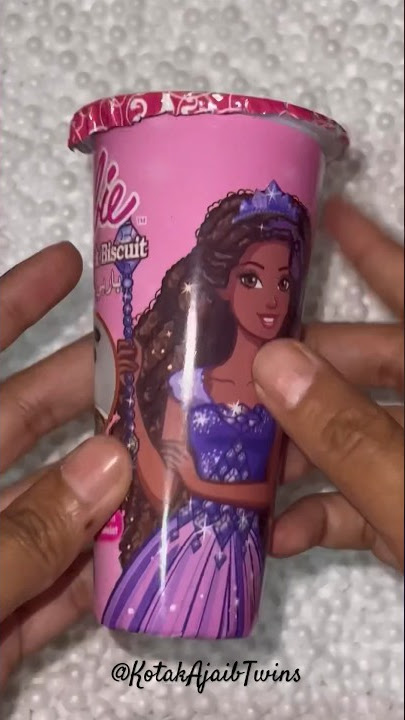 Mencari dan menemukan jajanan seru stick biskuit barbie di kotak ajaib twins #huntingjajan #jajanan