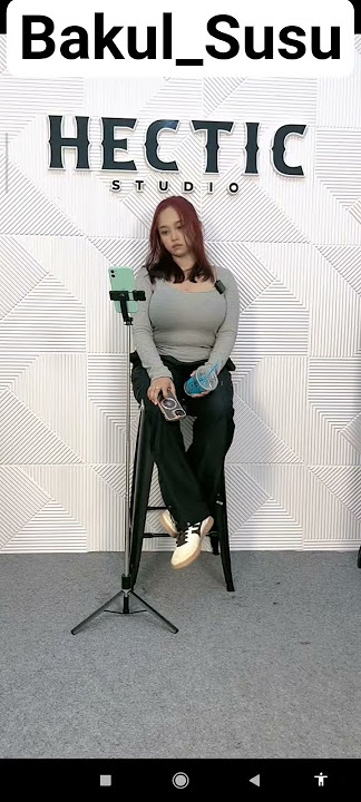 cipaatsy pake baju abu celana item udah cukup menggoda