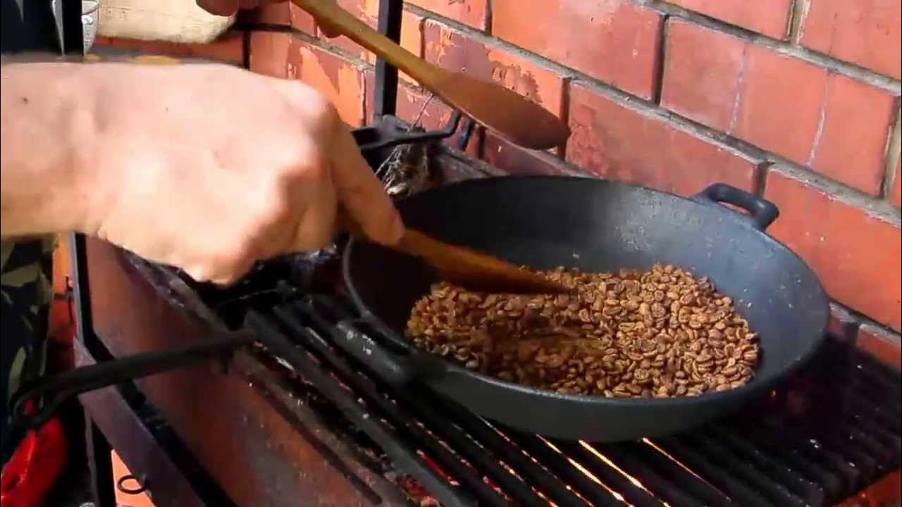 Зеленый кофе: обжарка на открытом огне - YouTube