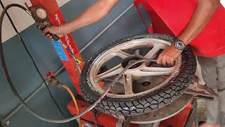Automatic tyre fitting machine ! ceat tyre ! MRF Tyre | apollo Tyre ! bike mein naya tyre kaise dale