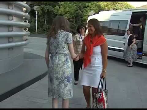 როგორ დახვდა ივანიშვილის მეუღლე რასმუსენისა და დელეგაცის სხვა წევრების მეუღლეებს